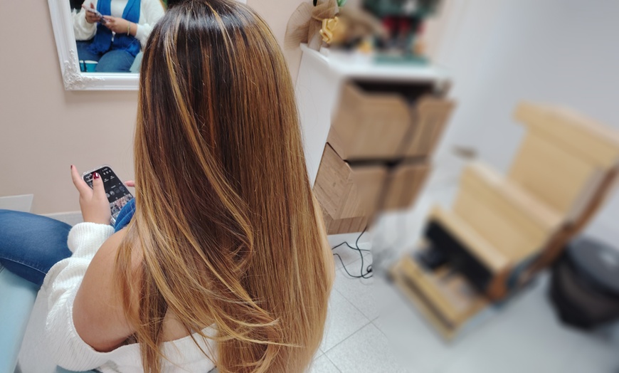 Image 2: Hasta 64% de dto. en Peluquería - Corte de pelo - Mujer en Equilibrium Lisbeth Vieira