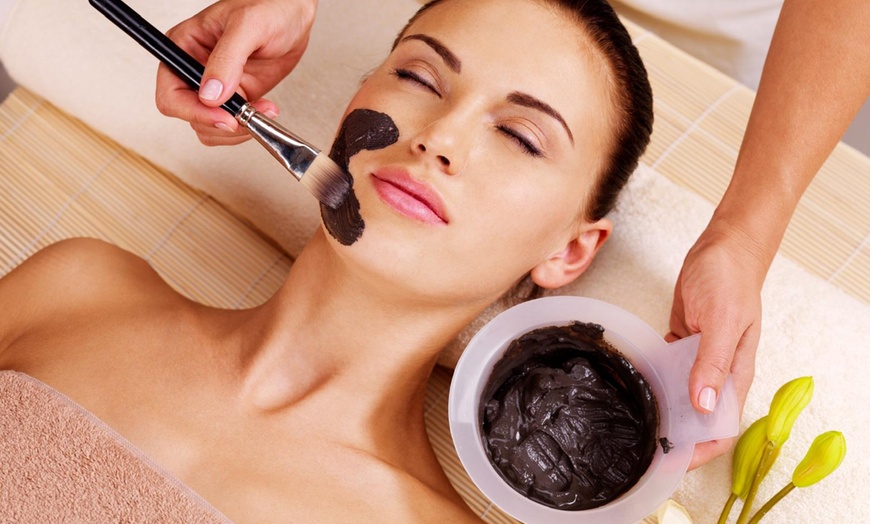 Image 2: Gezichtsbehandeling & diepreiniging voor een rustige frisse look