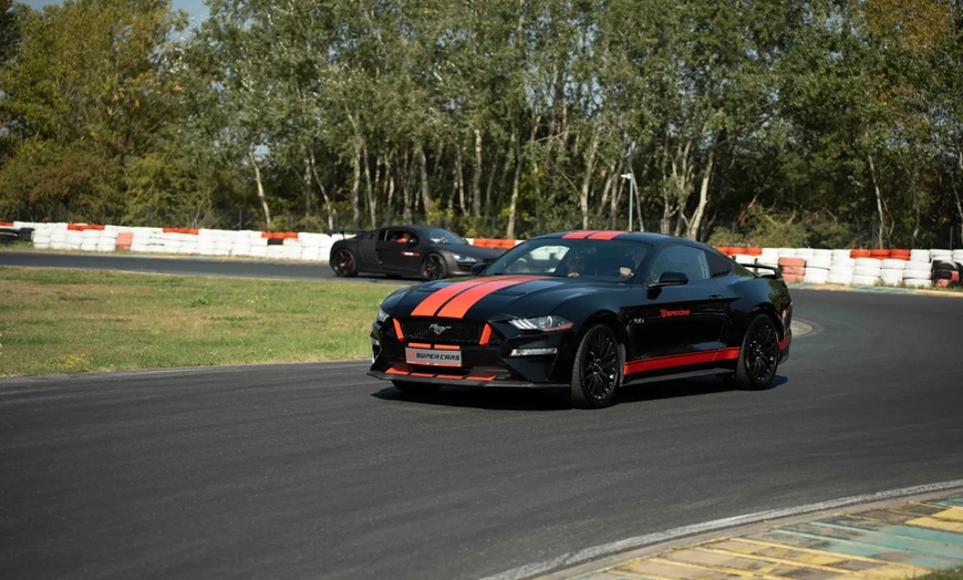 Image 5: Jazda dla dzieci i młodzieży jako pasażer super auta – wiele torów 