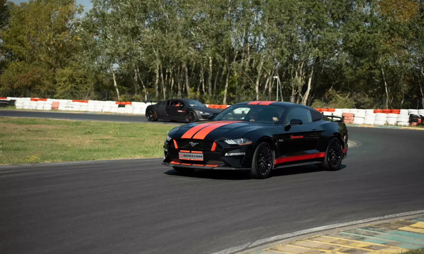 Jazda dla dzieci i młodzieży jako pasażer super auta – wiele torów