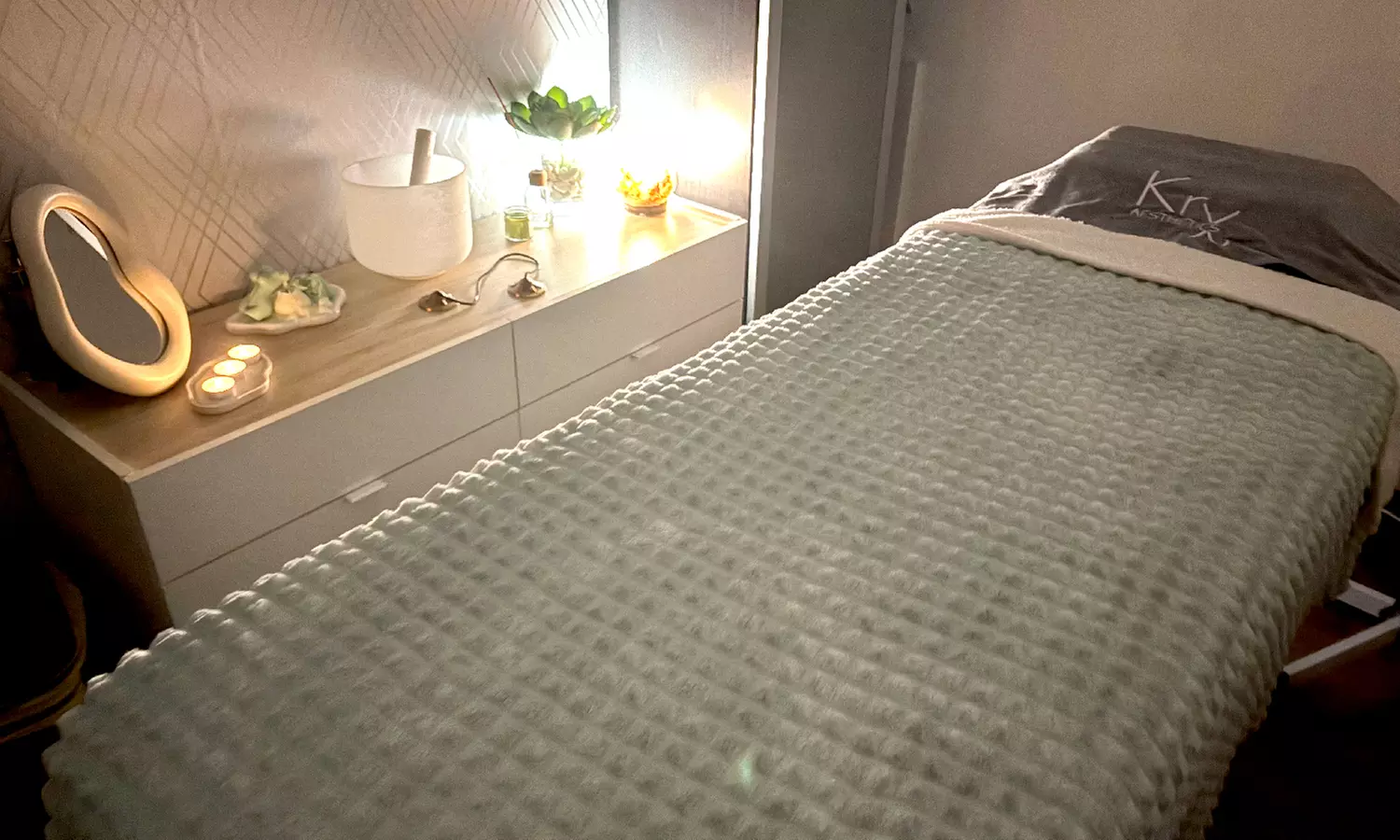 Masaje facial relajante, limpieza facial coreana para 1 persona, ahorra hasta un 56% - Primary Image