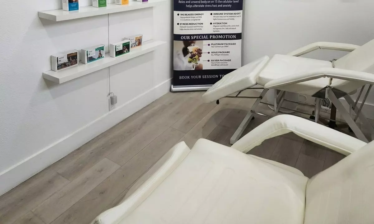 Enhance Your Eyes: Full Sets of Effortless, Hybrid, or Ultimate Lashes