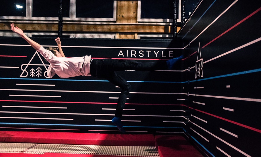 Image 2: 60 Minuten Trampolinspringen für 2 bis 6 Personen