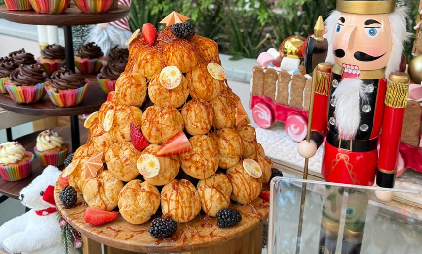 Image 2: Join the Festive Pre-Christmas Brunch with Pool Access!