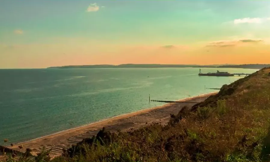 Bournemouth: One or Two Nights w/ Breakfast, 25-Min Treatment & Dinner
