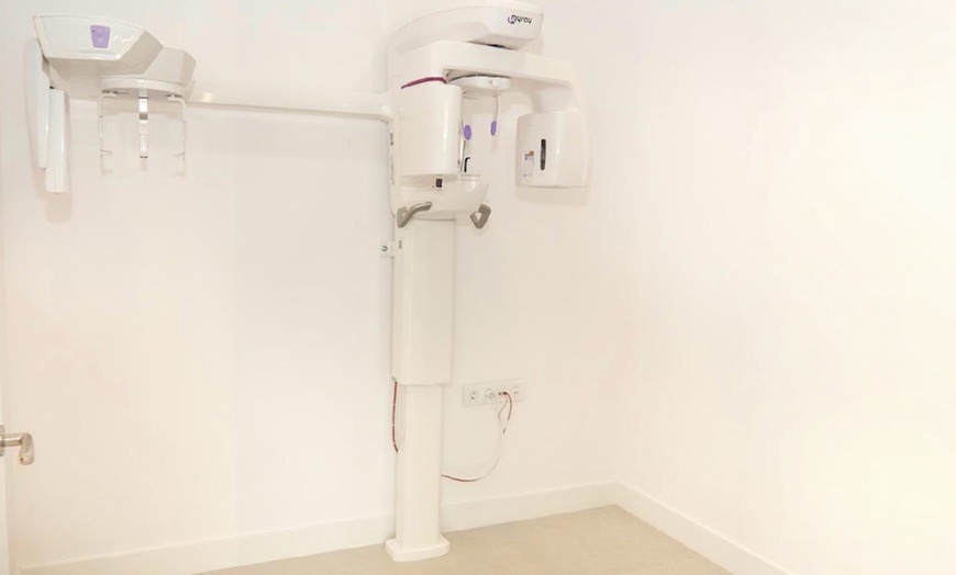 Image 10: Limpieza bucal con revisión y opción a limpieza de 2 o 4 cuadrantes