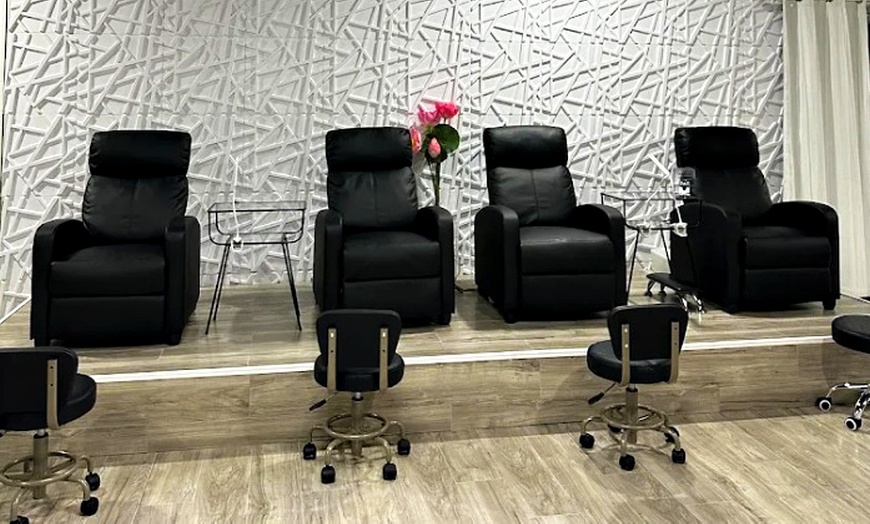 Image 2: Chip-Resistant Gel Manicures & Pedicures for Lasting Shine