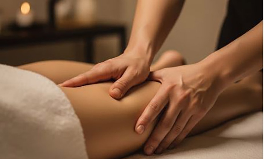 Image 1: Masaje drenante reductor, reflexología y lifting facial o presoterapia