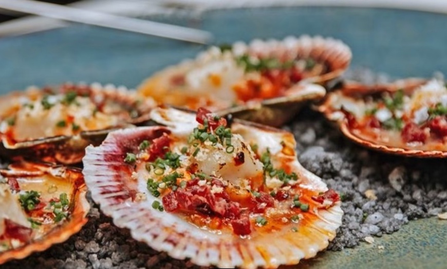 Image 1: Menú fusión a elegir entre clásico o prémium para 2 o 4 personas 