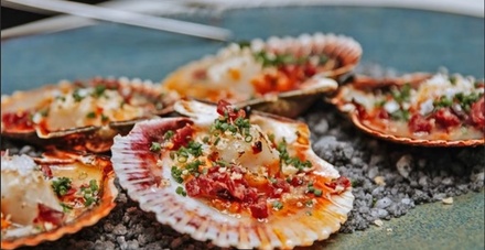 Para 2 personas: Menú Papua con 2 entrantes, 2 principales, postre y 2 bebidas - Restaurante Papúa Colon