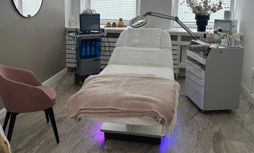 Image 1: 349 € Wertgutschein für Botulinum-Behandlung: Achseln gegen Schwitzen