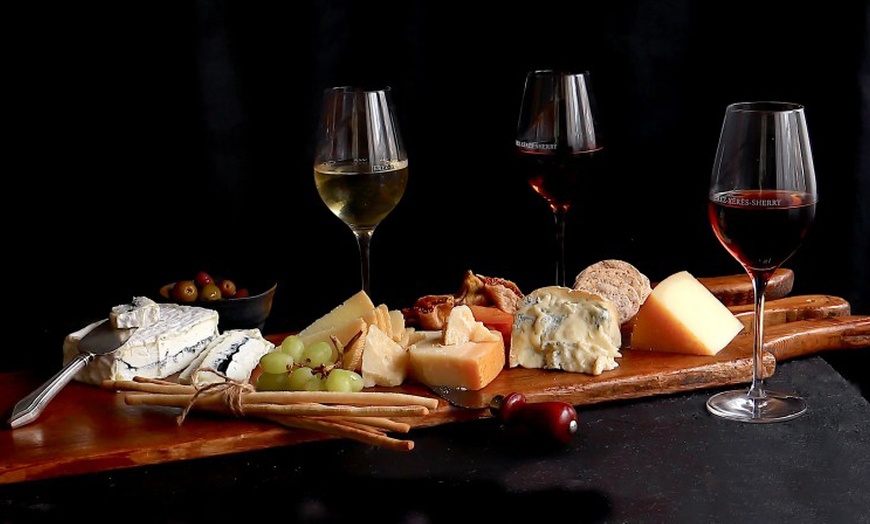 Image 3: Degustación de vinos alicantinos con picoteo para 2, 4 o 6 personas