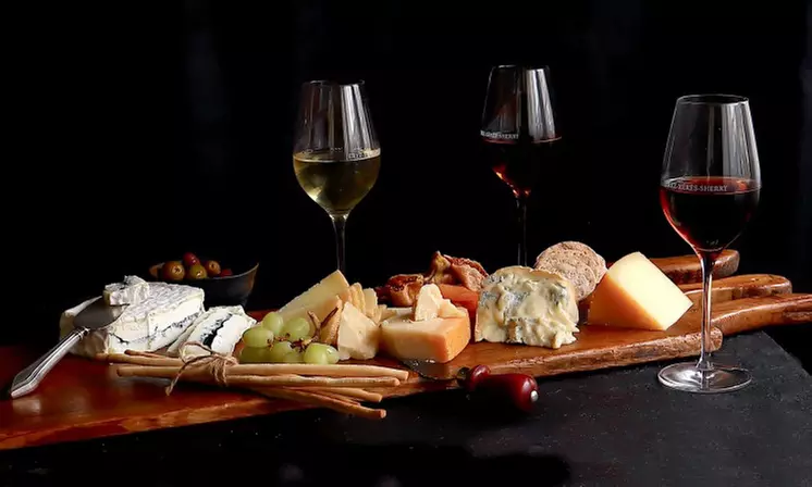 Degustación de vinos alicantinos con picoteo para 2, 4 o 6 personas