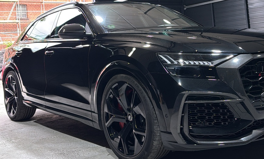 Image 1: Außen- und Innenreinigung mit optionaler Hochglanzpolitur für 1 Pkw