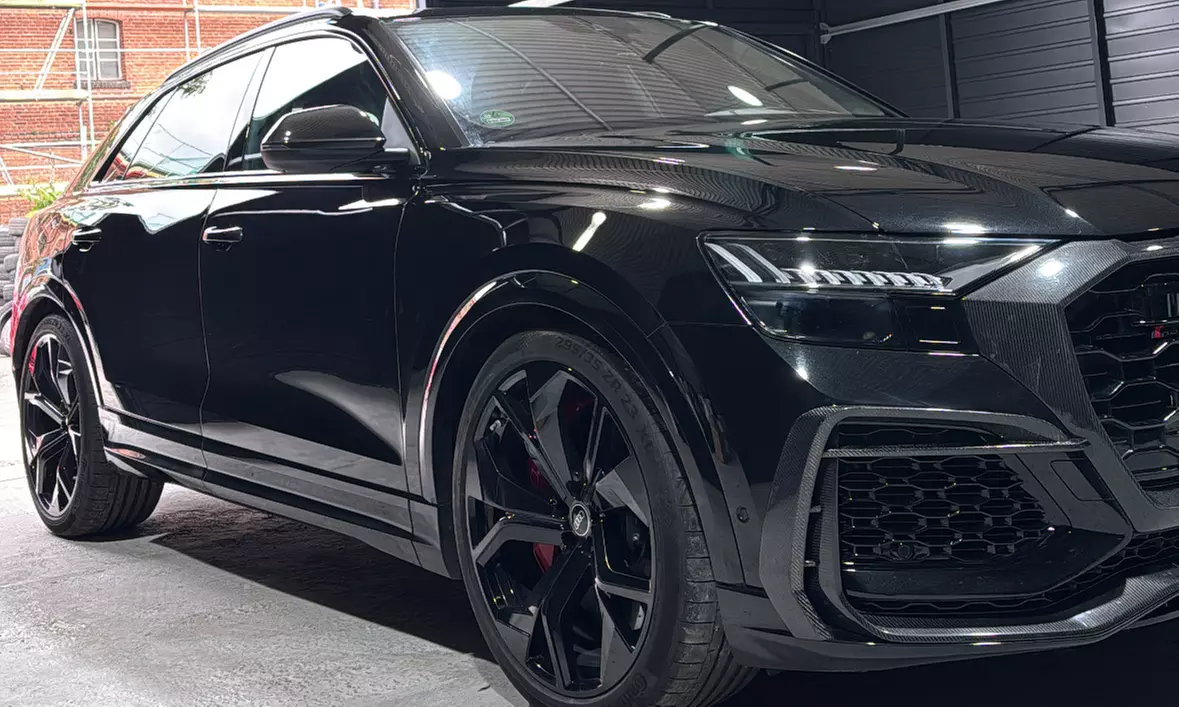 Außen- und Innenreinigung mit optionaler Hochglanzpolitur für 1 Pkw