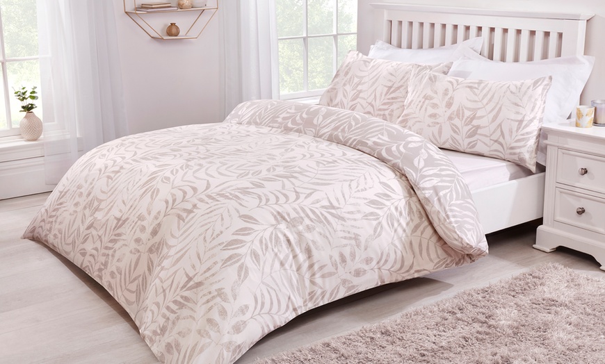 Image 4: Easy Care Duvet Set