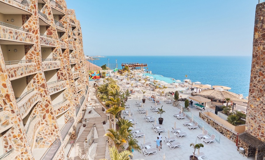 Image 4: Día en hotel para 2 con almuerzo buffet o con masaje de 25 minutos
