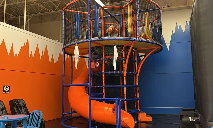 Image 4: Jump Passes w/ 12 Gravity Defying Attractions in Charleston