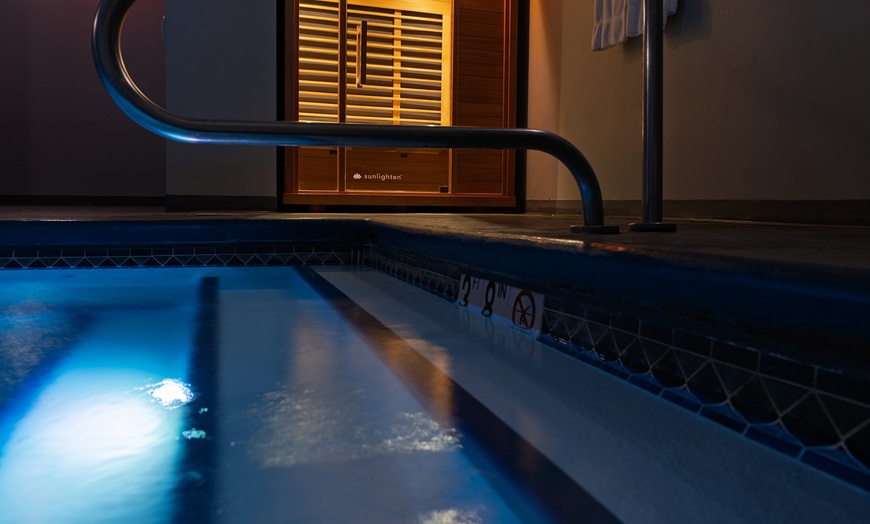 Image 3: Private, In-Room Swimming Pools at Belamere Suites Hotel