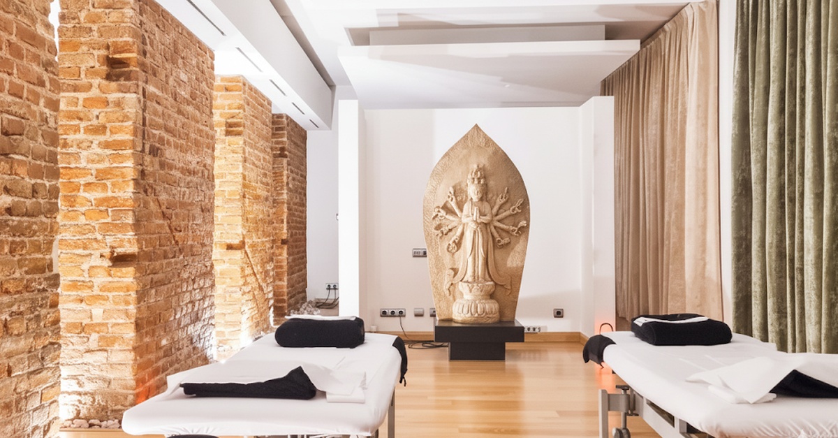 Masaje oriental en pareja en Madrid con té, cava y bombones