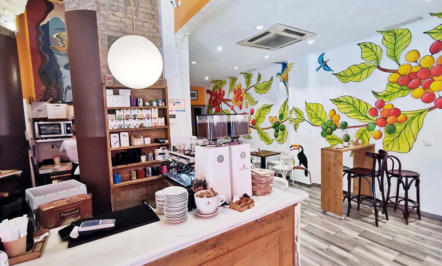 Image 14: Brunch o merienda  para 2 o 4 con platos dulces, salados y bebidas