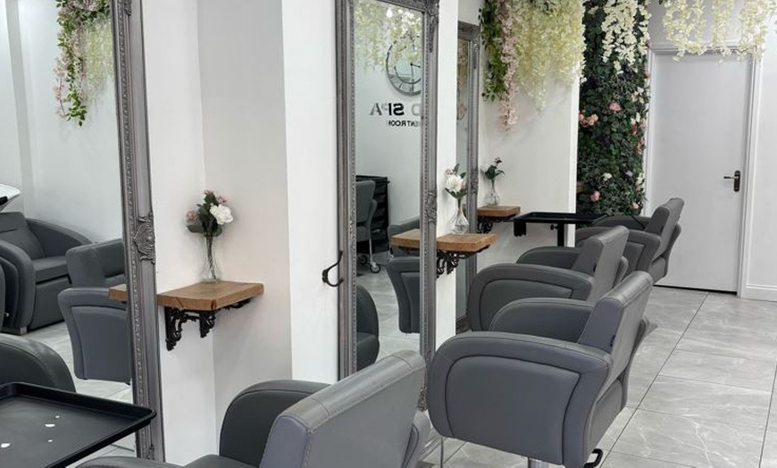 Image 4: Enjoy a Soothing Japanese Head Spa Experience 