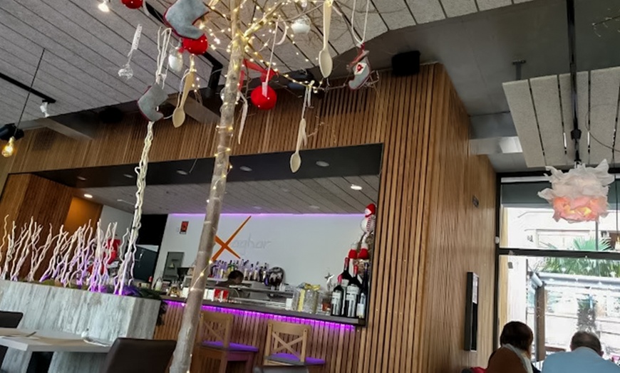 Image 11: Parrillada para 2 o 4: aperitivo, entrantes, postres, bebida y vino
