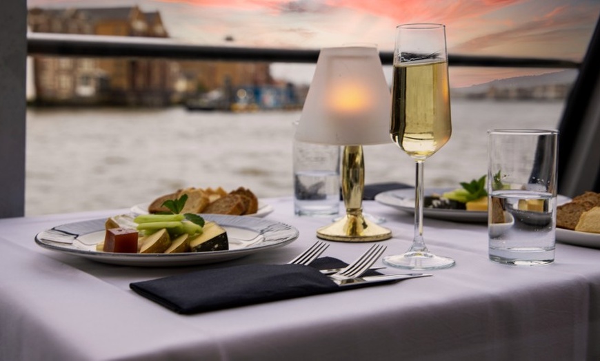Image 3: Thames Dinner Cruise with 3-Course Meal & Live Entertainment