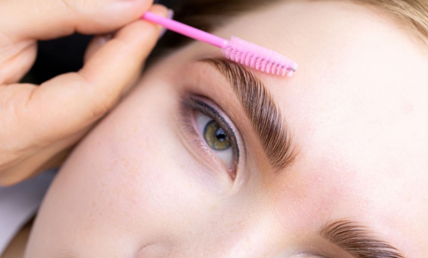 Image 13: Tratamientos para pestañas y cejas: lifting, tinte, diseño o laminado 