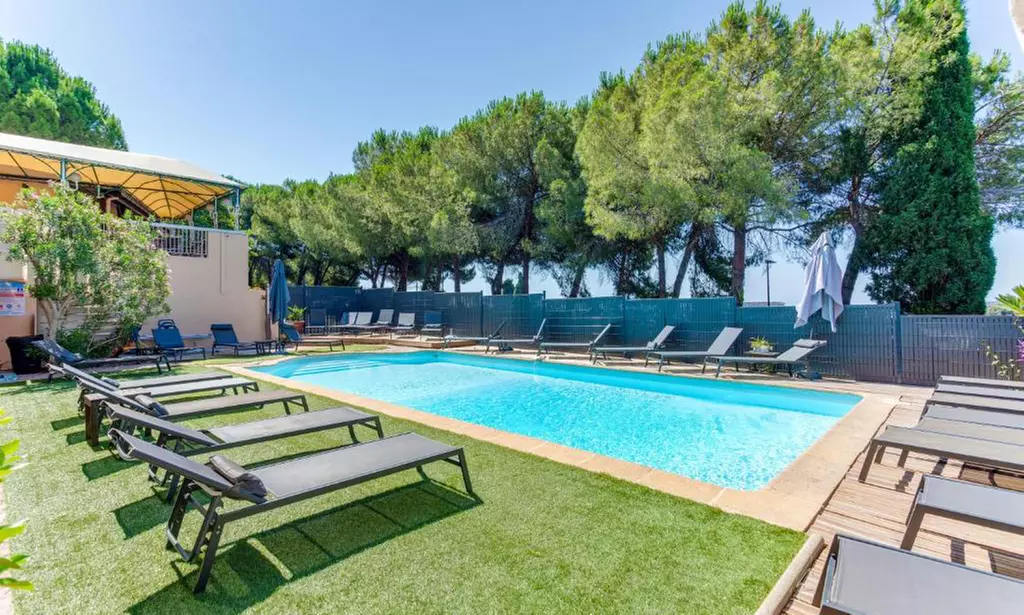 Proche Cannes : 1 ou 2 nuits en chambre double, option petit-déjeuner