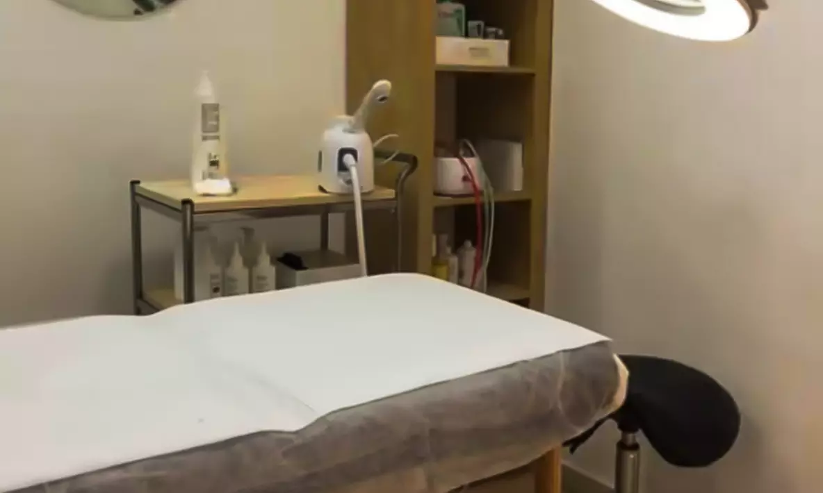 Limpieza facial con opción a radiofrecuencia, punta de diamante y más