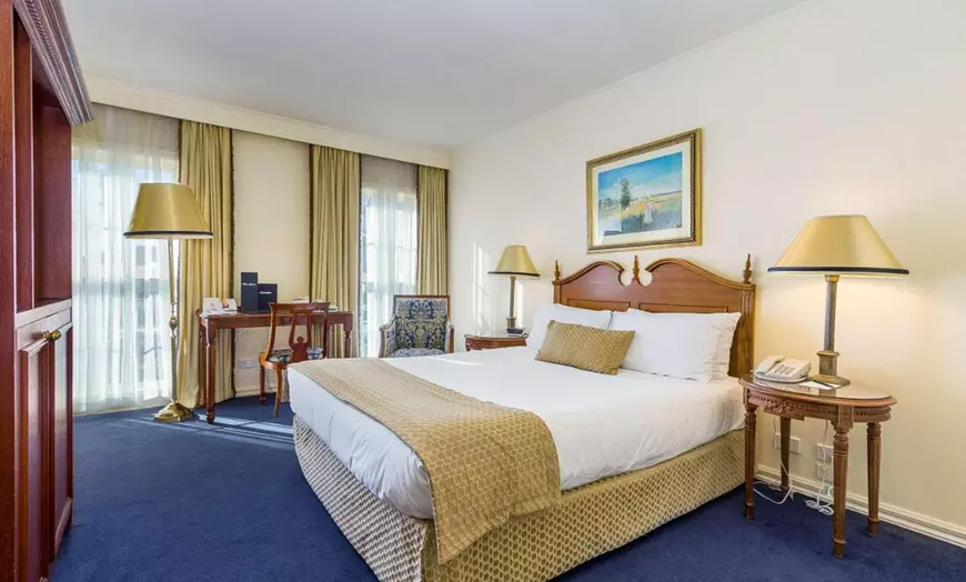 Image 3: Melbourne, Forest Hill: Queen Room with Breakfast at Canterbury Hotel