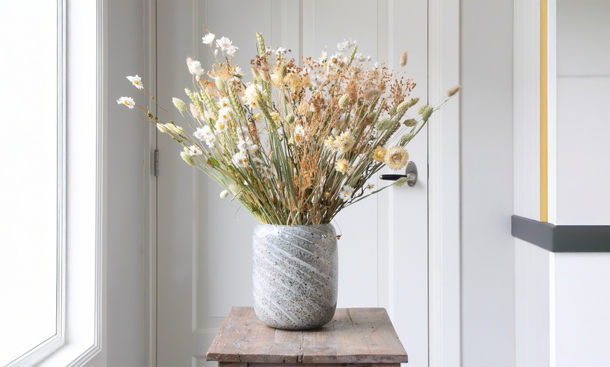 Image 1: Ramo de flores secas decorativas