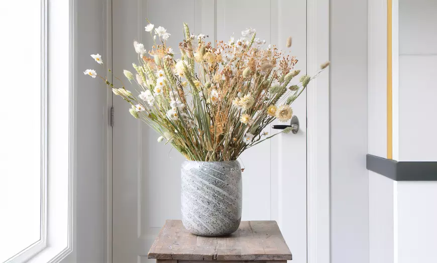 Image 1: Ramo de flores secas decorativas