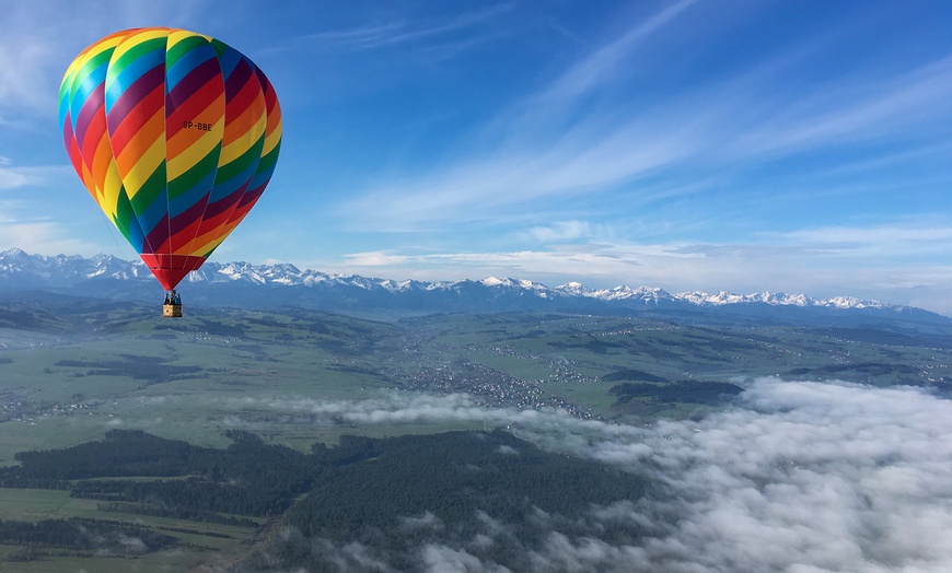 Image 2: Podniebna przygoda z widokiem na Tatry: lot balonem dla 1-7 osób