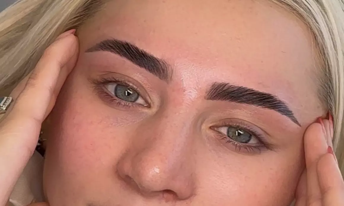 Transform Your Look with Expert Brow Waxing and Tint at Carvd Studios 