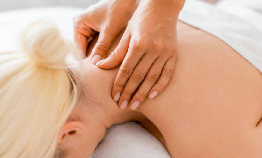 Image 1: Enjoy 45-Min Head Spa Therapy: Cleansing, Olaplex Shampoo/ Massage