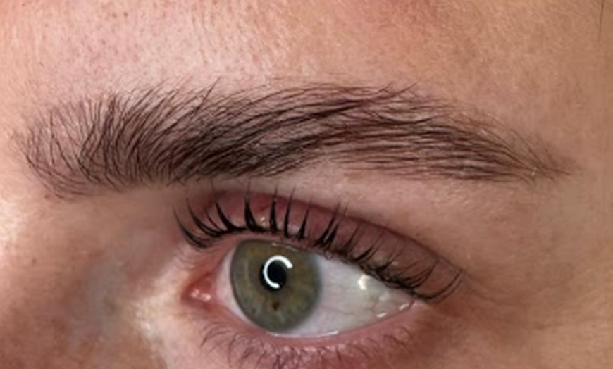 Image 2: Wimpern- und/oder Augenbrauen-Lifting inkl. Färben für 1 Person