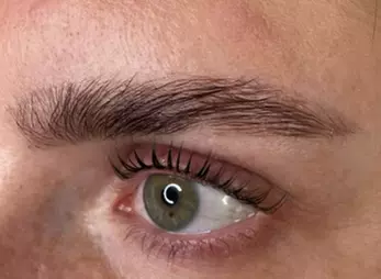 Wimpern- und/oder Augenbrauen-Lifting inkl. Färben für 1 Person