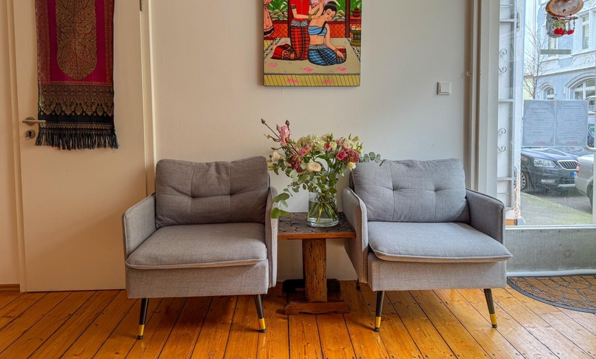 Image 9: 60 / 90 Min. Thai-, Aroma - oder Rücken-Massage für 1 oder 2 Personen