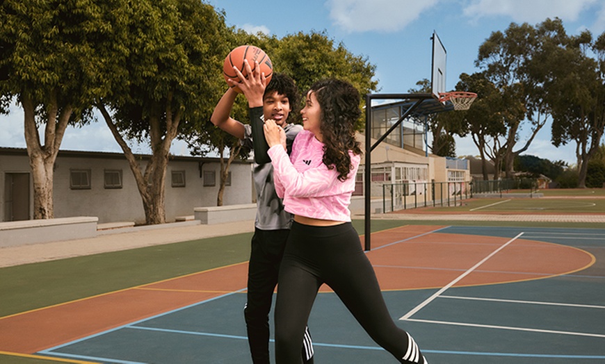 Image 6: adidas-cadeaubon | Ontvang € 50 (+€ 10 gratis) of € 100 (+€ 20 gratis)