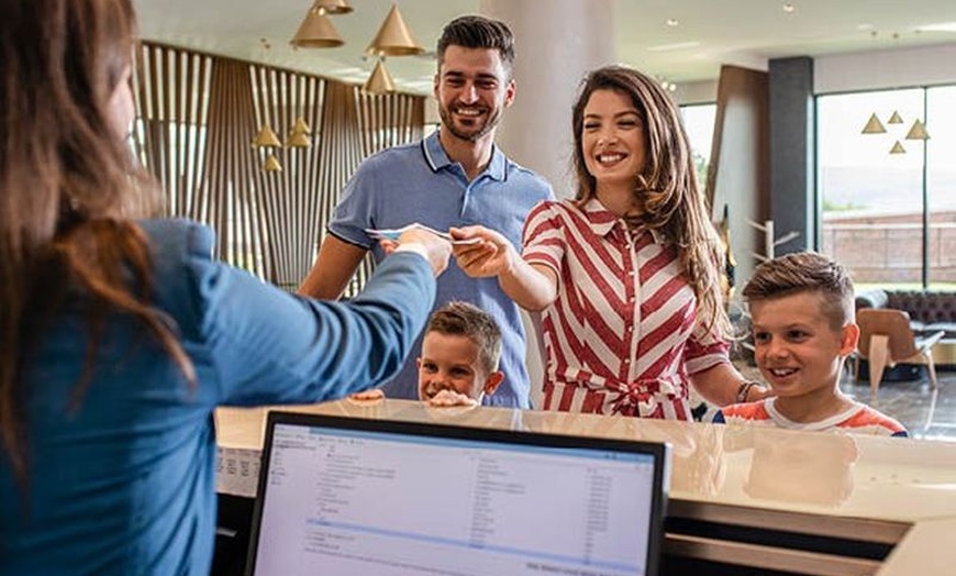 Image 9: Famiglie/Gruppi: 4* Genova 1 notte con colazione, Acquario e Biosfera