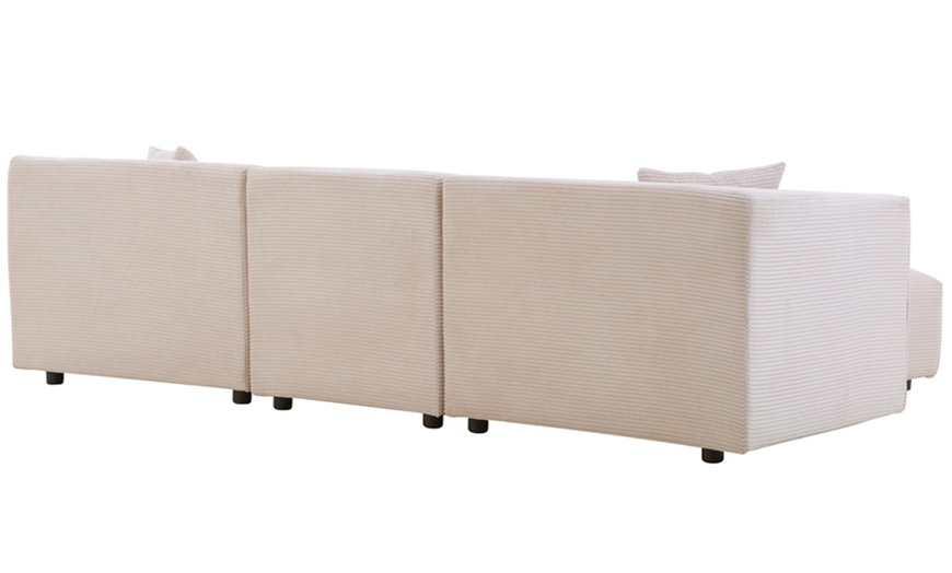 Image 12: Canapé modulable 3 ou 4 places avec pouf en velours côtelé de Kocoon