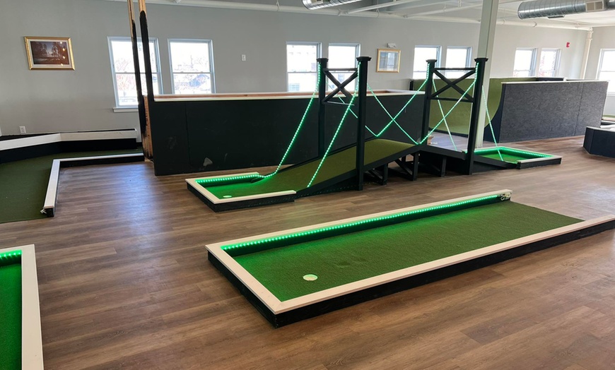 Image 4: 1 Hour of Mini Golf for 2, 4 or 6: Valid Monday-Thursday/Friday-Sunday
