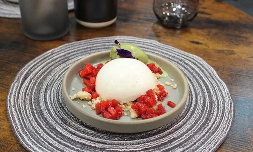 Image 6: Menú Numa con entrantes, principales, postres y bebidas incluidos 