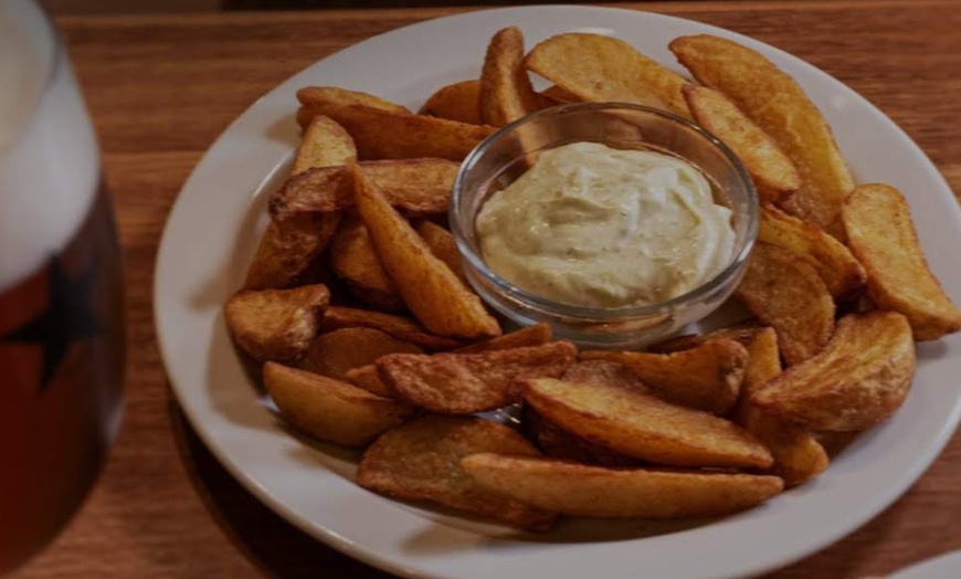 Image 6: ¡Hora de tapear! Menú de tapas para 2 o 4 personas con bebida y postre