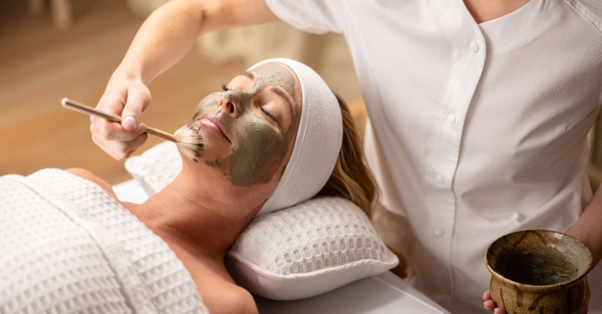 Tratamiento facial con exfoliación y peeling en Madrid