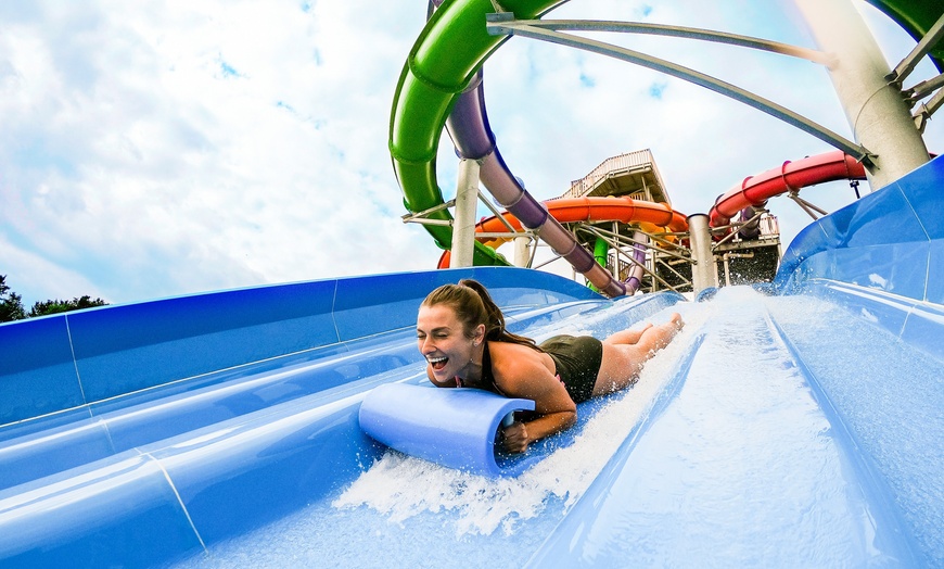 Image 3: Wet 'n' Wild Toronto: Summer Waterpark Fun and Thrills