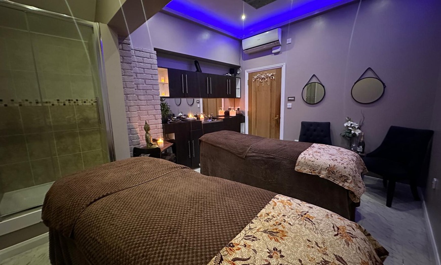 Image 4: 30 or 60-Min Aromatherapy Massage, 40-Min Hot Stones & Massage & More