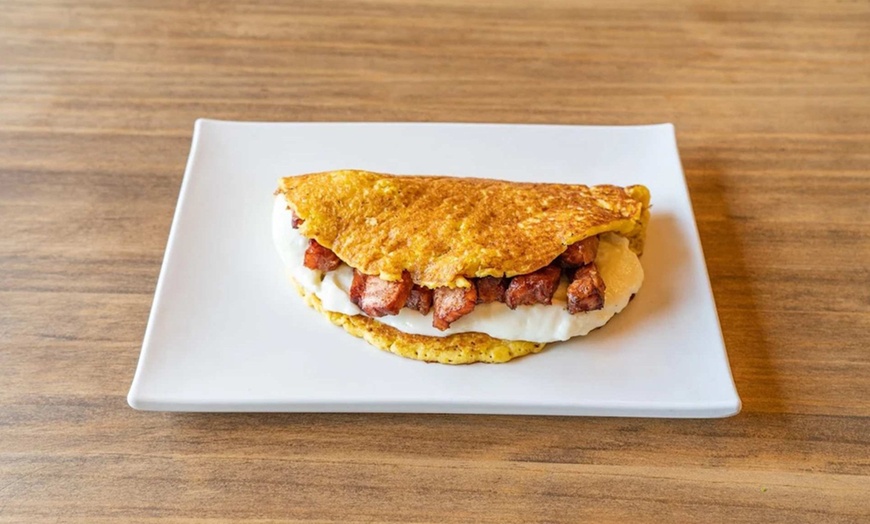 Image 15: Menú venezolano de arepas o parrillada a elegir para 2 o 4 personas